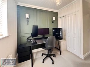 KEATS CRESCENT- click for photo gallery